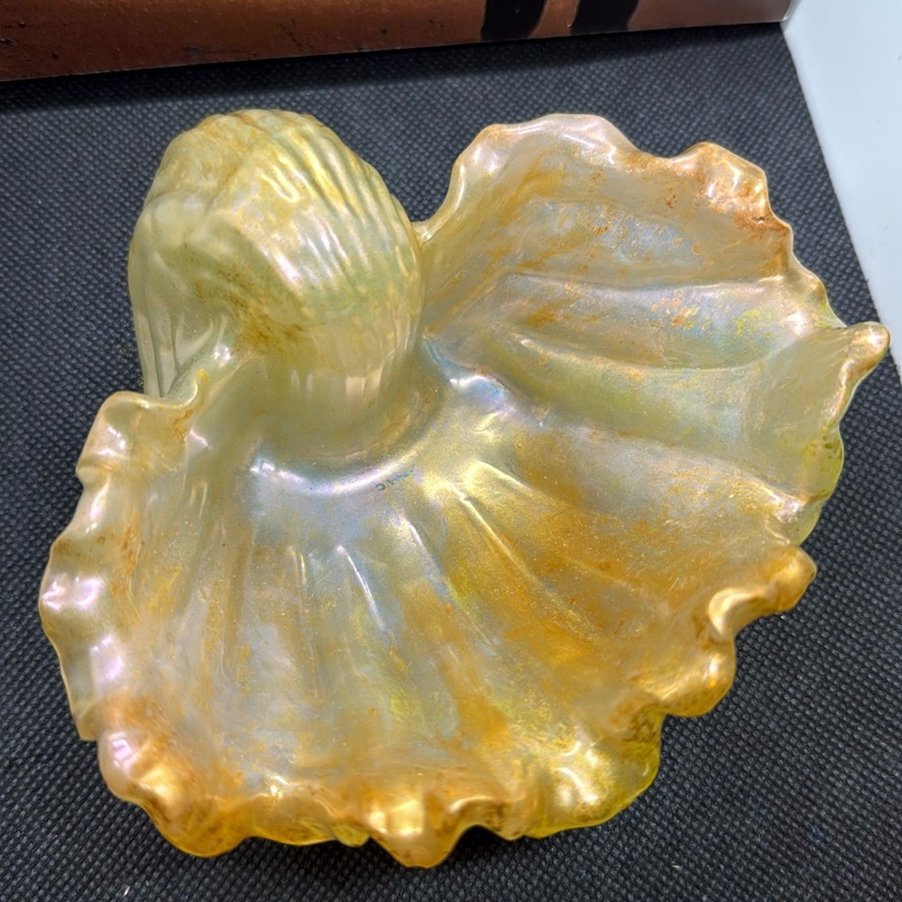 Unique Resin Gold Leaf-Shaped Decorative Bowl - Picture 9 of 17